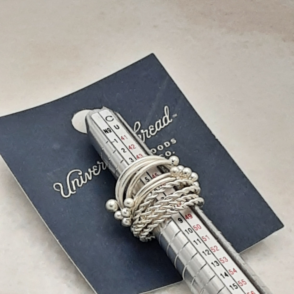 ✔️NWT Universal Thread Silver Stackable Ring Set - Picture 3 of 4